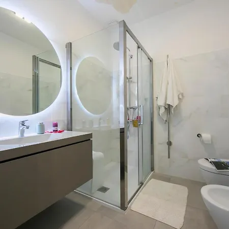 Sleeps 4 Air Con * Menaggio